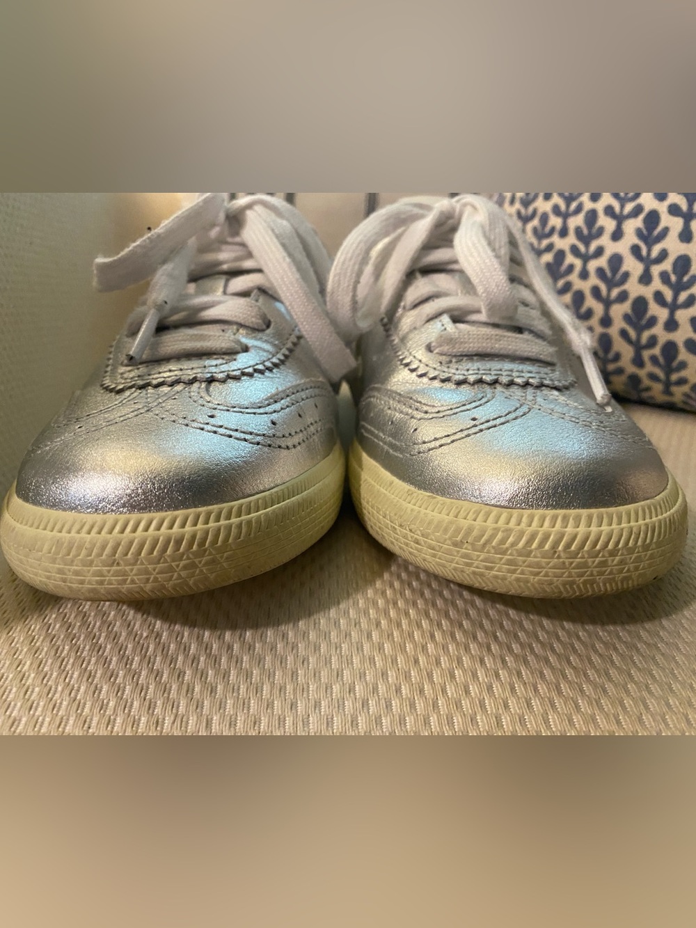 Veja Size 6 Sneakers - Picture 5 of 9